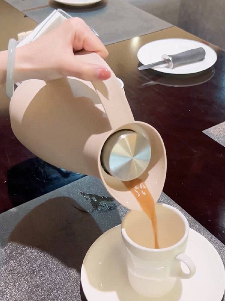 قارورة معزولة بالفراغ مع بطانة - مراجعة Vacuum Insulated Flask وسعره