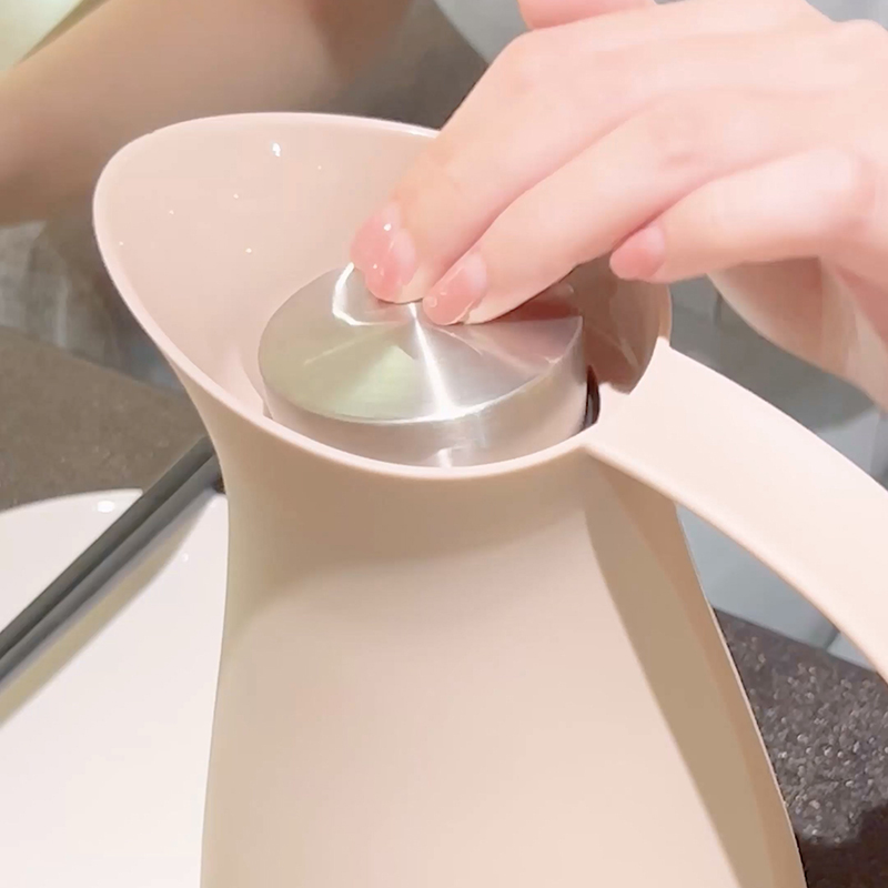 قارورة معزولة بالفراغ مع بطانة - مراجعة Vacuum Insulated Flask وسعره